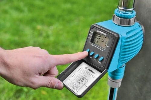 Lắp đặt đồng hồ hẹn giớ tưới vào ngày nắng nóng